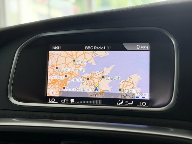Volvo V40 T3 R-design Hatchback White #5