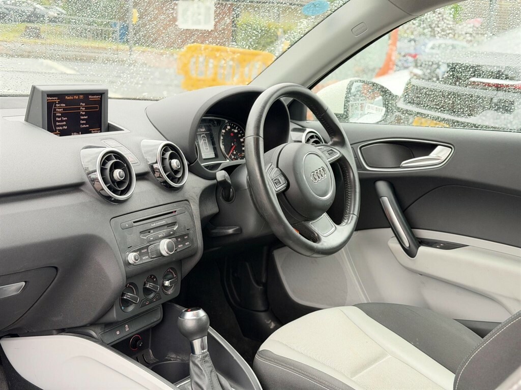 Audi A1 Hatchback 1.6 White #10