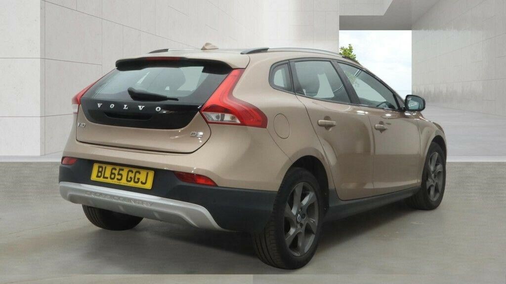 Volvo V40 Cross Country 2.0 D2 Se Nav Euro 6 Ss Brown #3
