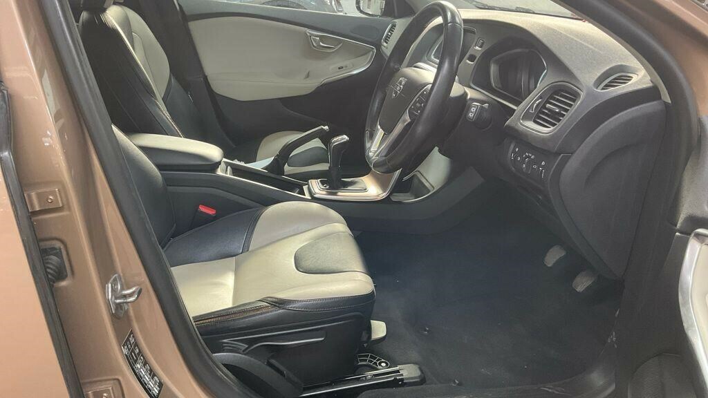 Volvo V40 Cross Country 2.0 D2 Se Nav Euro 6 Ss Brown #2