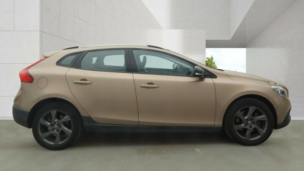 Volvo V40 Cross Country 2.0 D2 Se Nav Euro 6 Ss Brown #6