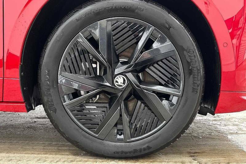 Skoda ENYAQ 250Kw Vrs 84Kwh 4X4 Red #5