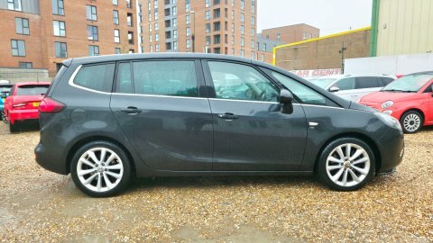 Vauxhall Zafira Design White #12
