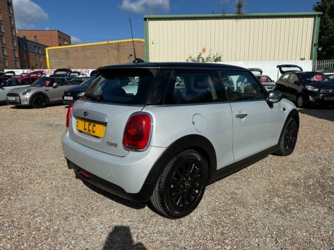 Mini Hatch Cooper.. 6 Services..dab..sat  #2