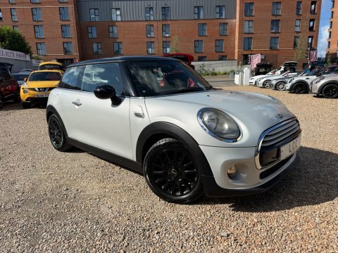 Mini Hatch Cooper.. 6 Services..dab..sat 