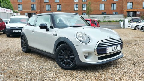 Mini Hatch Cooper.. 6 Services.. 
