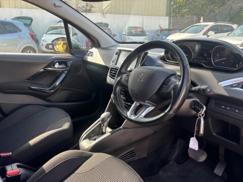 Peugeot 208 1.2 Puretech   #6