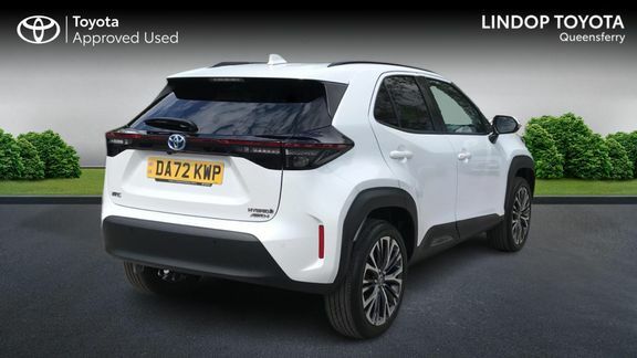 Toyota Yaris Cross Excel Awd DA72KWP White #2
