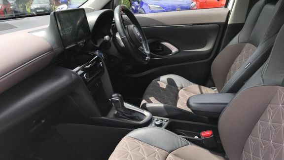 Toyota Yaris Cross Excel Awd DA72KWP White #5