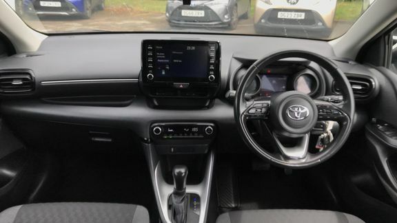 Toyota Yaris Yaris Design 1.5 Hybrid DF70EBL White #6
