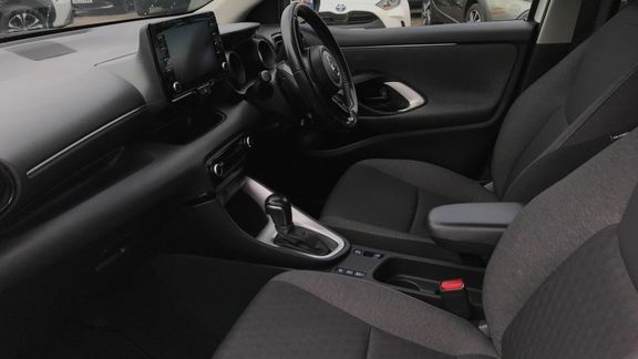 Toyota Yaris Yaris Design 1.5 Hybrid DF70EBL White #5