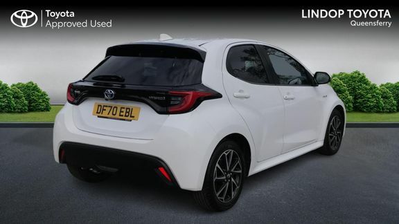 Toyota Yaris Yaris Design 1.5 Hybrid DF70EBL White #2