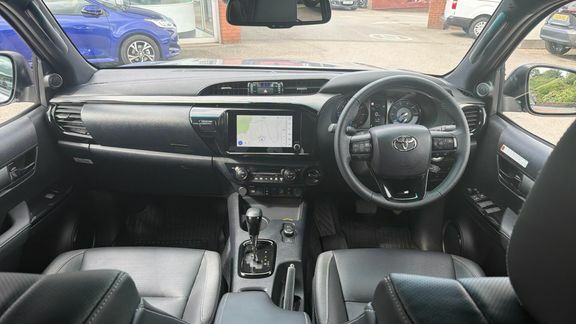 Toyota HILUX Invincible X Dc 2.8 Hybrid 48V Silver #6