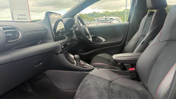 Toyota Yaris Excel Green #4