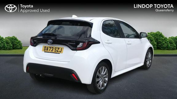 Toyota Yaris Icon White #2