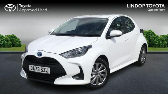 Toyota Yaris Icon White #3