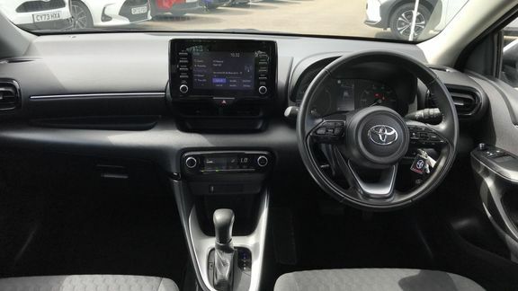 Toyota Yaris Icon White #6