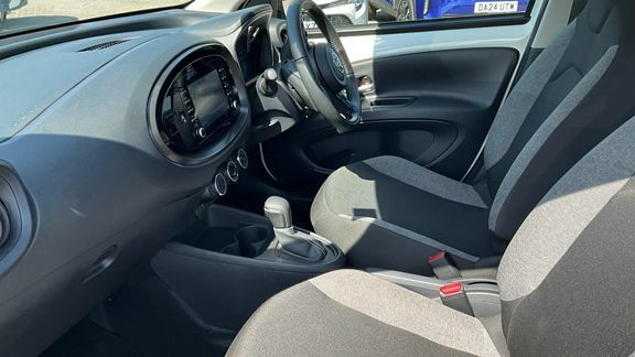 Toyota Aygo X Pure Automatic DG73HVP White #4