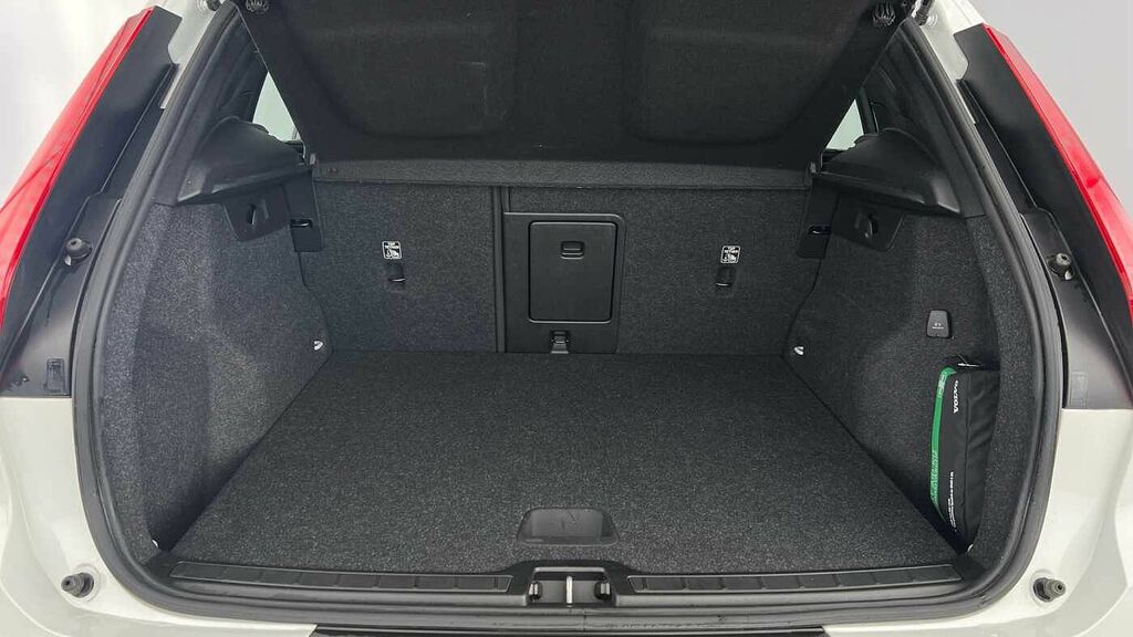 Volvo XC40 Momentum, T3 Cruise Control - Bluetooth YT22VKR White #5