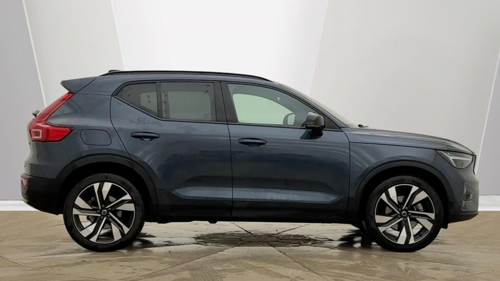 Volvo XC40 Plus, B4 Mild Hybrid, Dark OY75VHN Blue #2