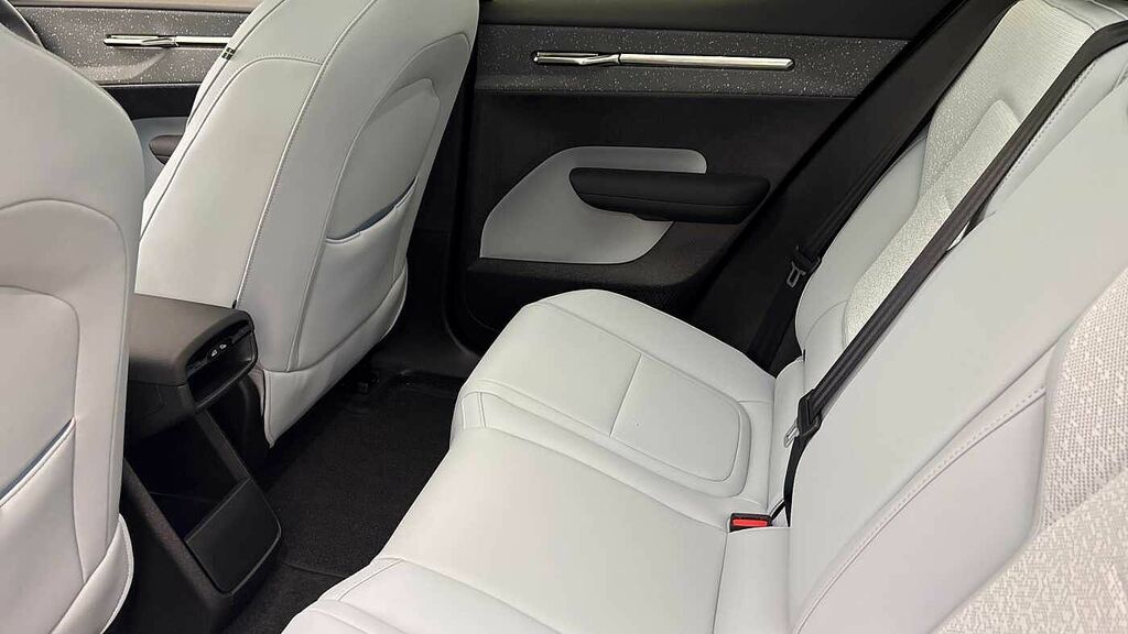 Volvo EX30 Plus White #13