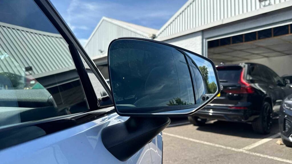 Volvo EX30 Single Motor Extended Range Ultra Sunroof, Harman Blue #32