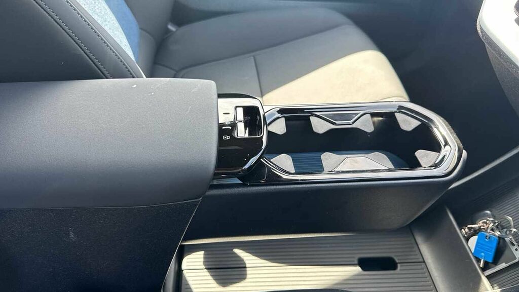 Volvo EX30 Single Motor Extended Range Ultra Sunroof, Harman Blue #36