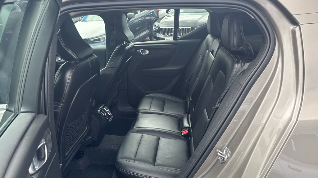 Volvo XC40 2021 21 B4 Black #33