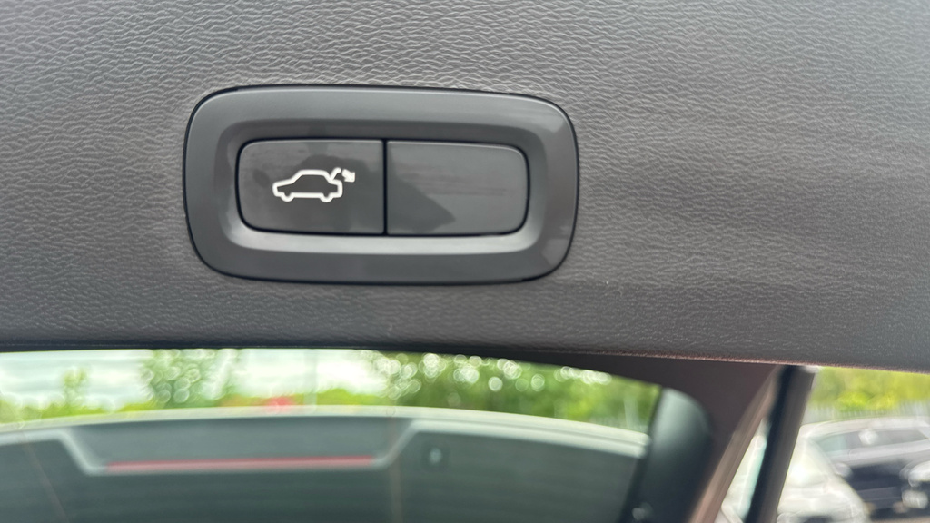 Volvo XC40 2021 21 B4 Black #35