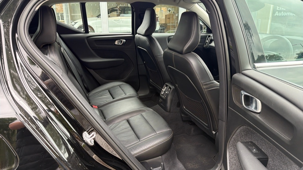 Volvo XC40 1.5 T5 Recharge Phev Inscription Pro Black #6