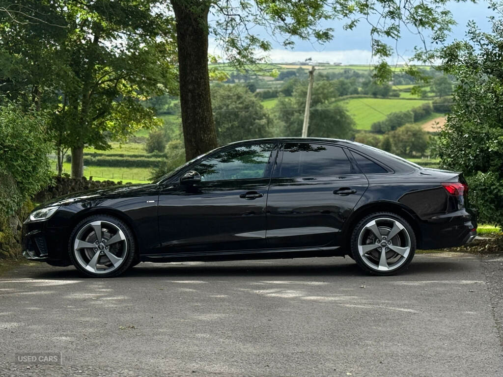 Audi A4 35 Tdi Black Edition S Tronic LR20HYZ Black #4