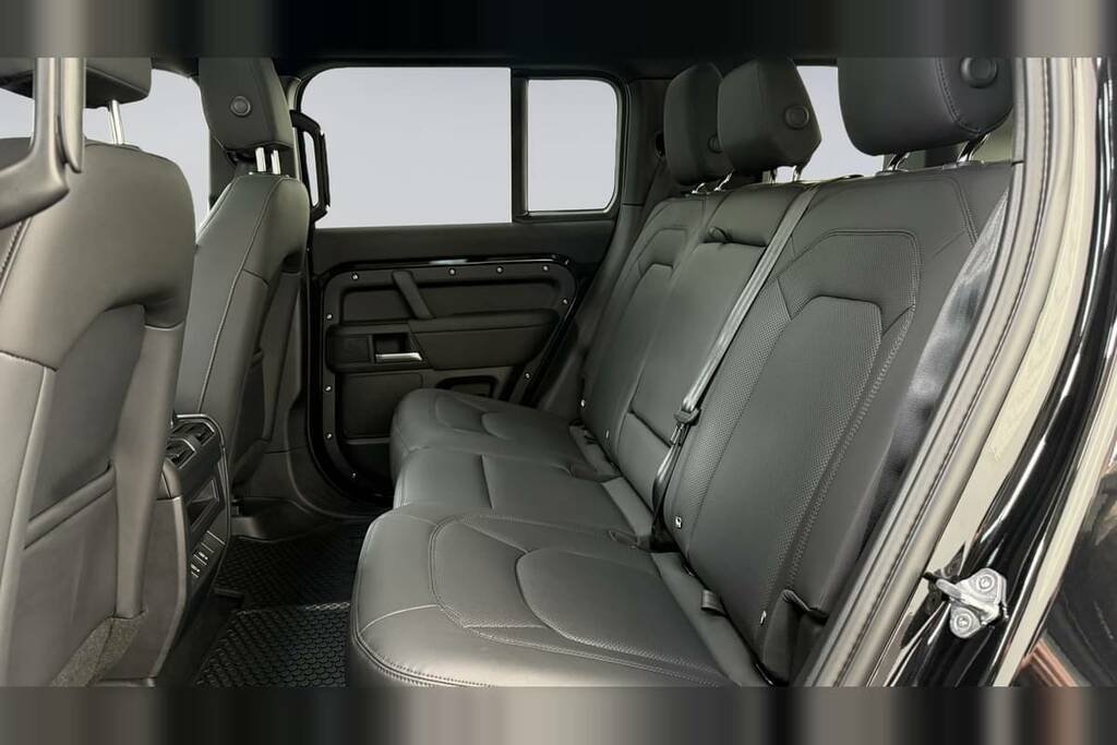 Land Rover Defender 110 3.0 D250 X-dynamic Se 110 BD75OGU Black #4