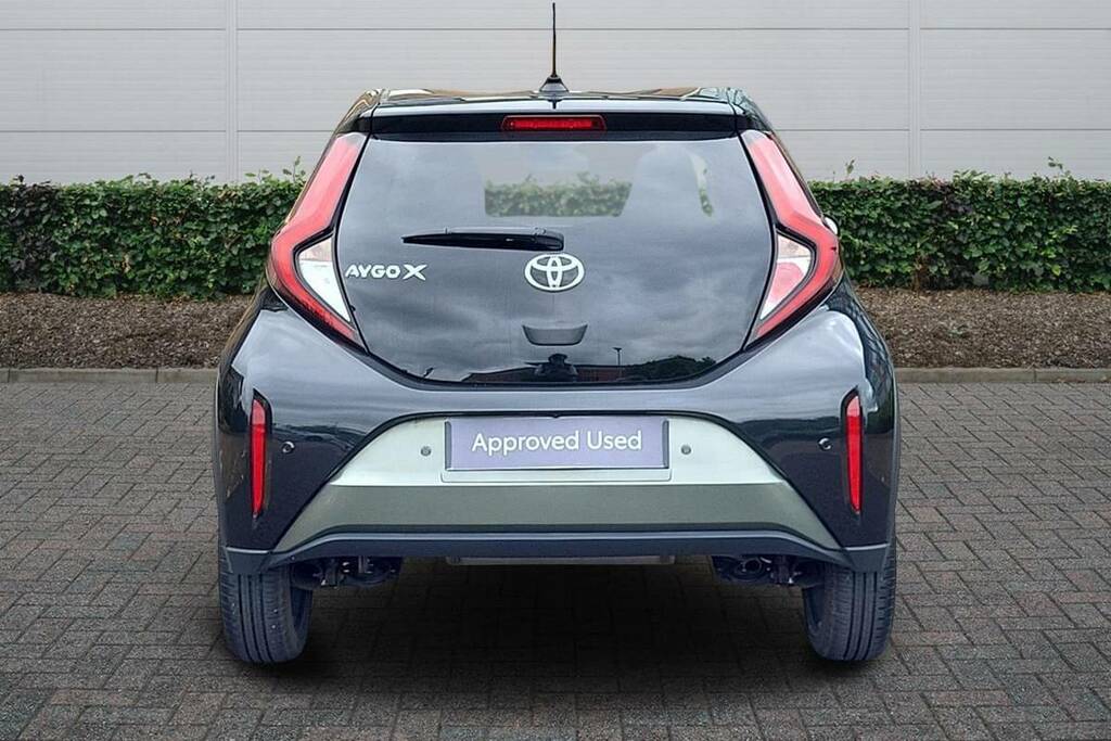 Toyota Aygo X 1.0 Vvt-i Edge Parking KW23XSR Green #4