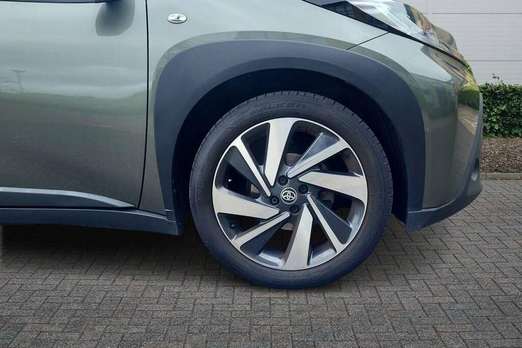 Toyota Aygo X 1.0 Vvt-i Edge Parking KW23XSR Green #6