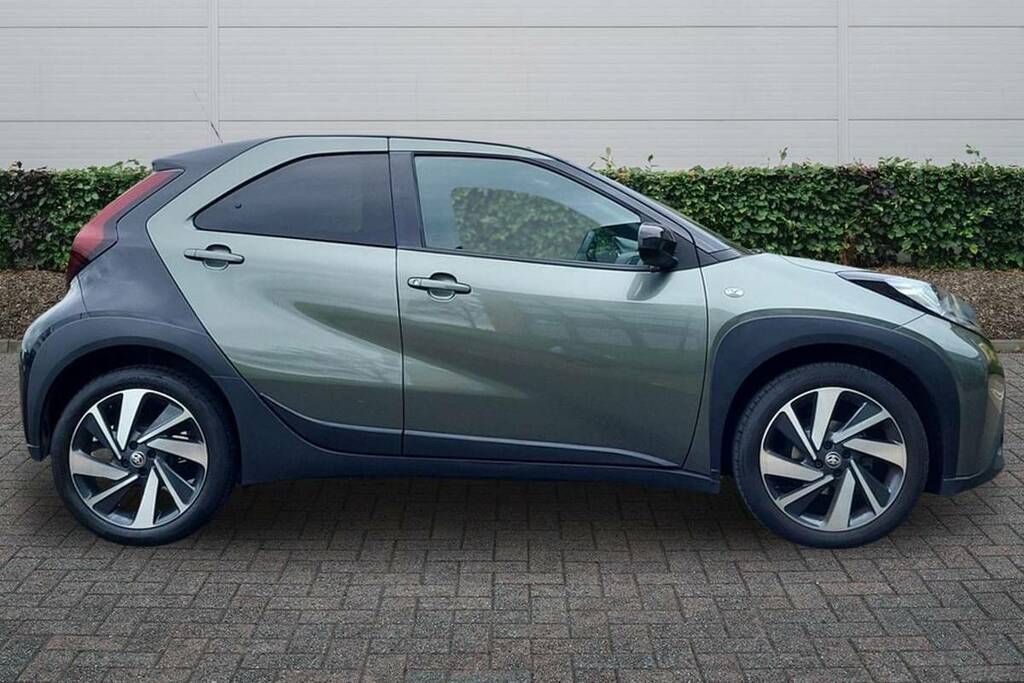 Toyota Aygo X 1.0 Vvt-i Edge Parking KW23XSR Green #5