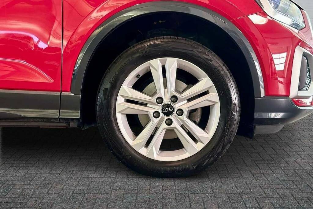 Audi Q2 35 Tfsi Sport VU24DYJ Red #5
