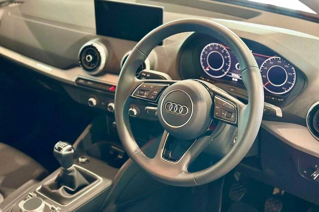 Audi Q2 35 Tfsi Sport VU24DYJ Red #6
