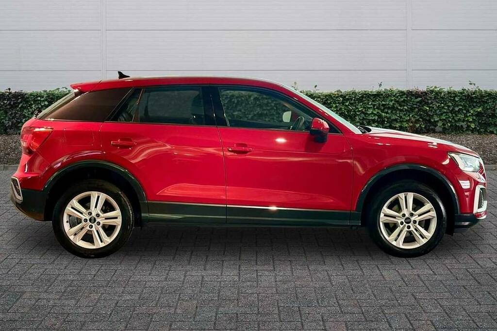 Audi Q2 35 Tfsi Sport VU24DYJ Red #4