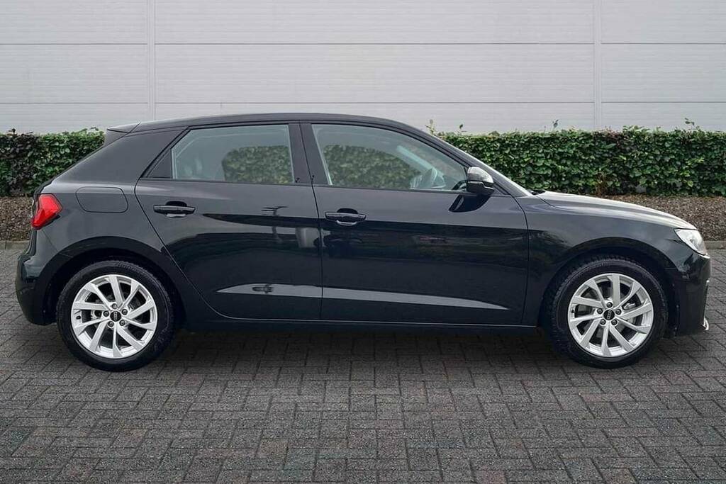 Audi A1 30 Tfsi 110 Sport Black #4