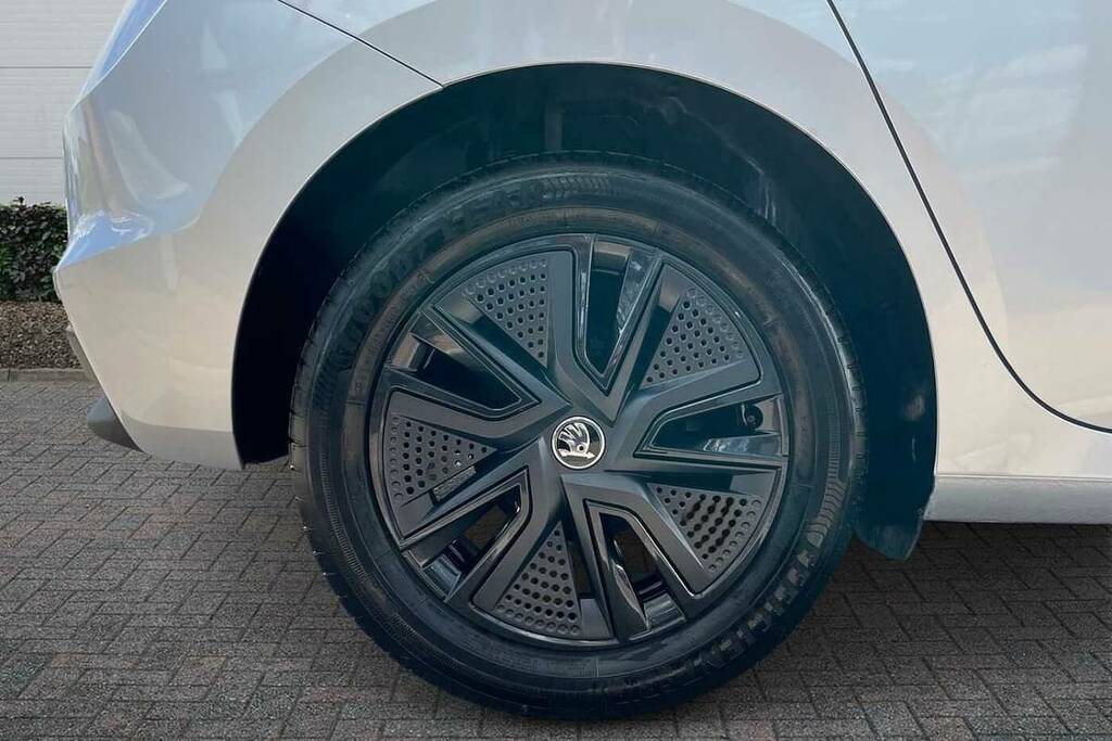 Skoda Fabia 1.0 Mpi 80 Colour Edition YJ24NBW Black #5