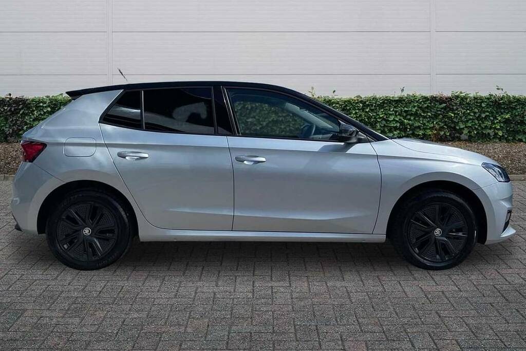 Skoda Fabia 1.0 Mpi 80 Colour Edition YJ24NBW Black #4