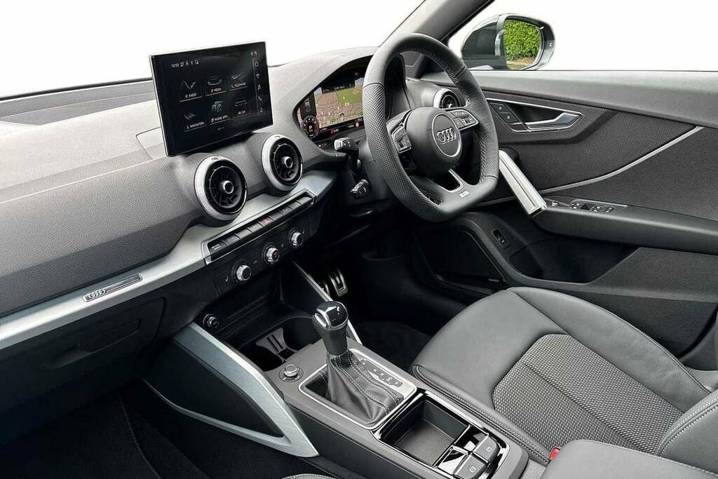 Audi Q2 35 Tfsi Black Edition S Tronic VX26WZV Blue #2
