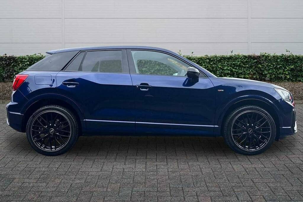 Audi Q2 35 Tfsi Black Edition S Tronic VX26WZV Blue #4
