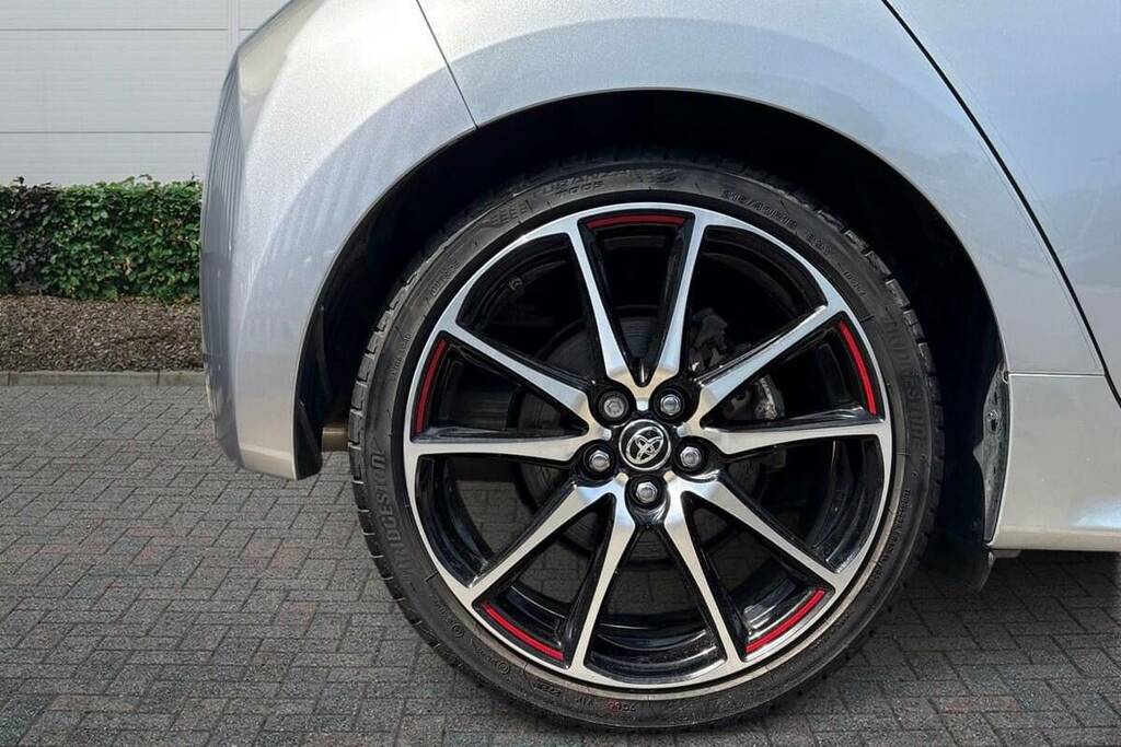 Toyota Yaris 1.5 Hybrid 130 Gr Sport Cvt FV74TVD Silver #5