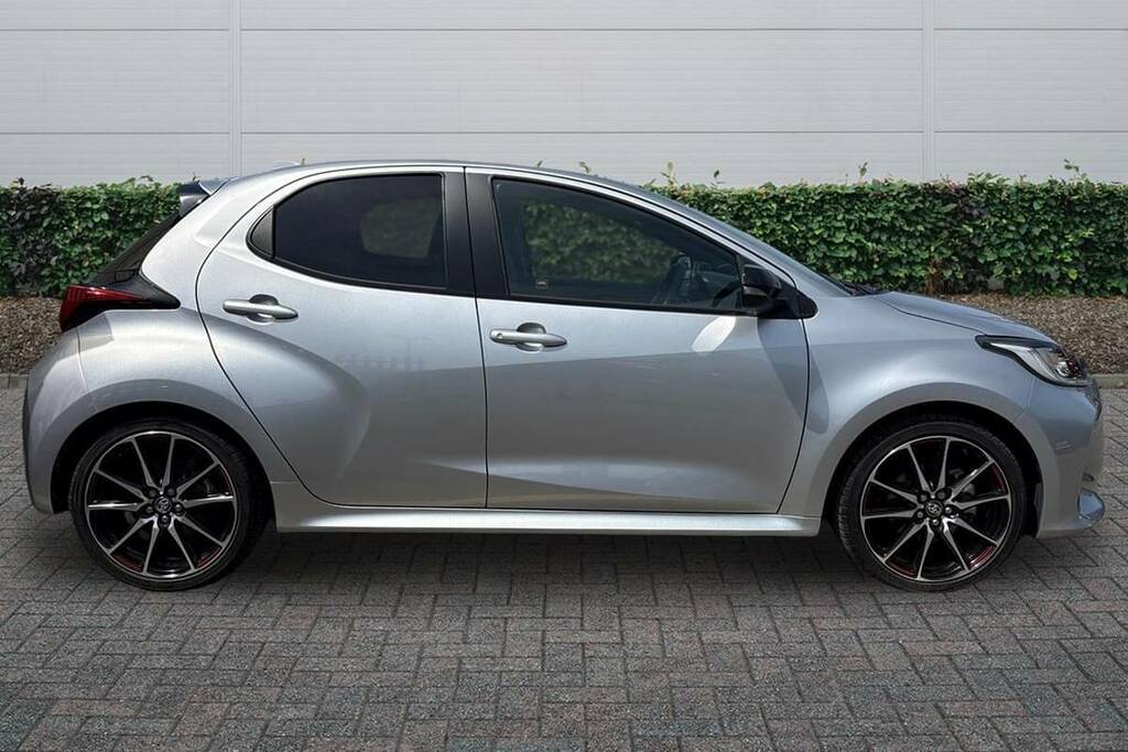 Toyota Yaris 1.5 Hybrid 130 Gr Sport Cvt FV74TVD Silver #4