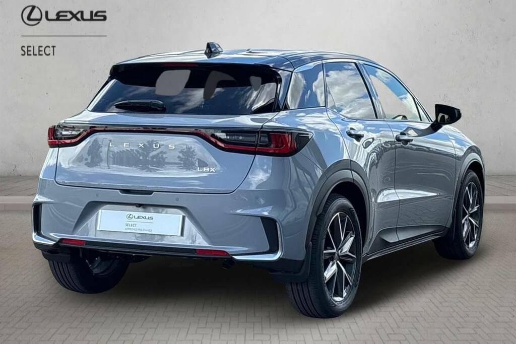 Lexus LBX 1.5 Premium Plus Design E-cvt Black #2