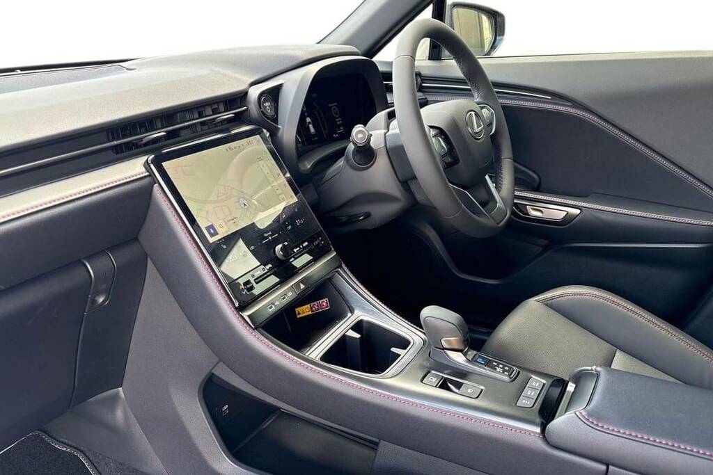 Lexus LBX 1.5 Premium Plus Design E-cvt Black #5