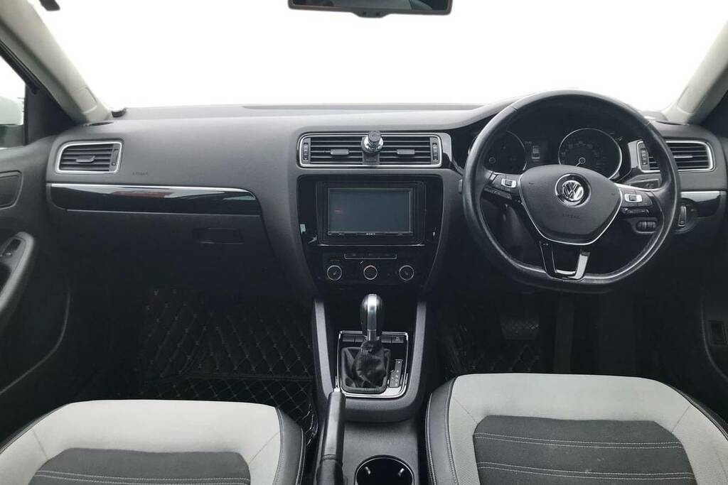 Volkswagen Jetta Gt White #11