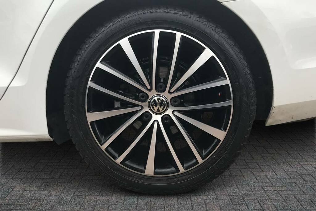 Volkswagen Jetta Gt White #9