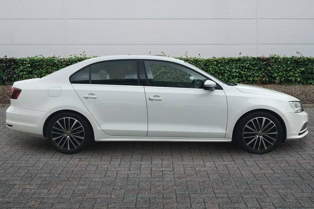 Volkswagen Jetta Gt White #8